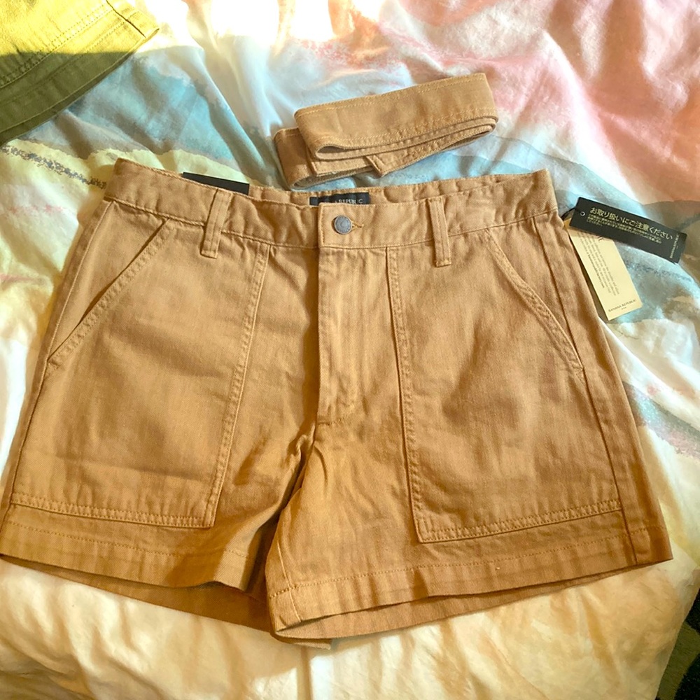 Banana Republic tan utility pocket shorts